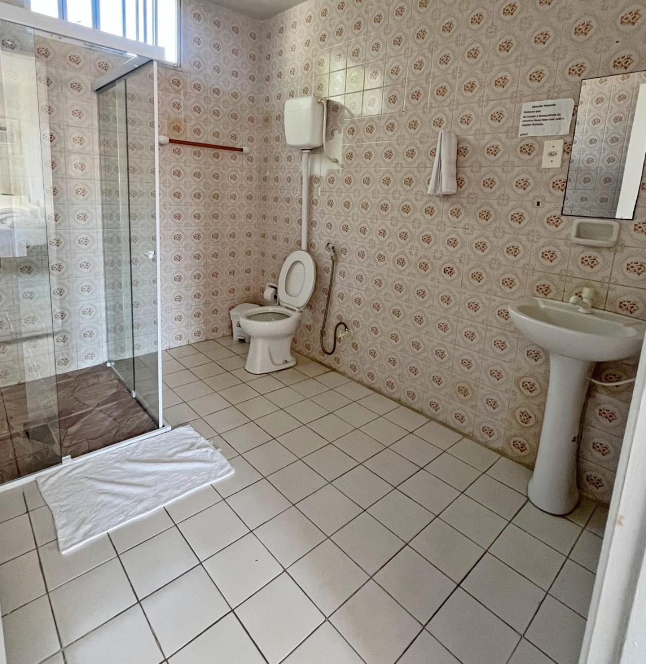 Family Room (5 Adults),1765370322:JPEG